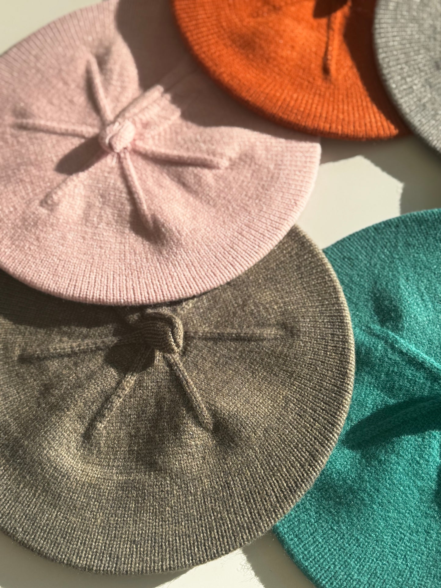Béret Femme – Élégance à la Française